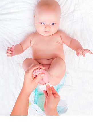 Comment nettoyer les fesses de bébé ?