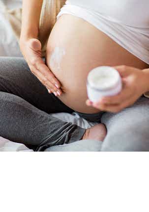 Femme enceinte et cosmétiques : attention à certains produits