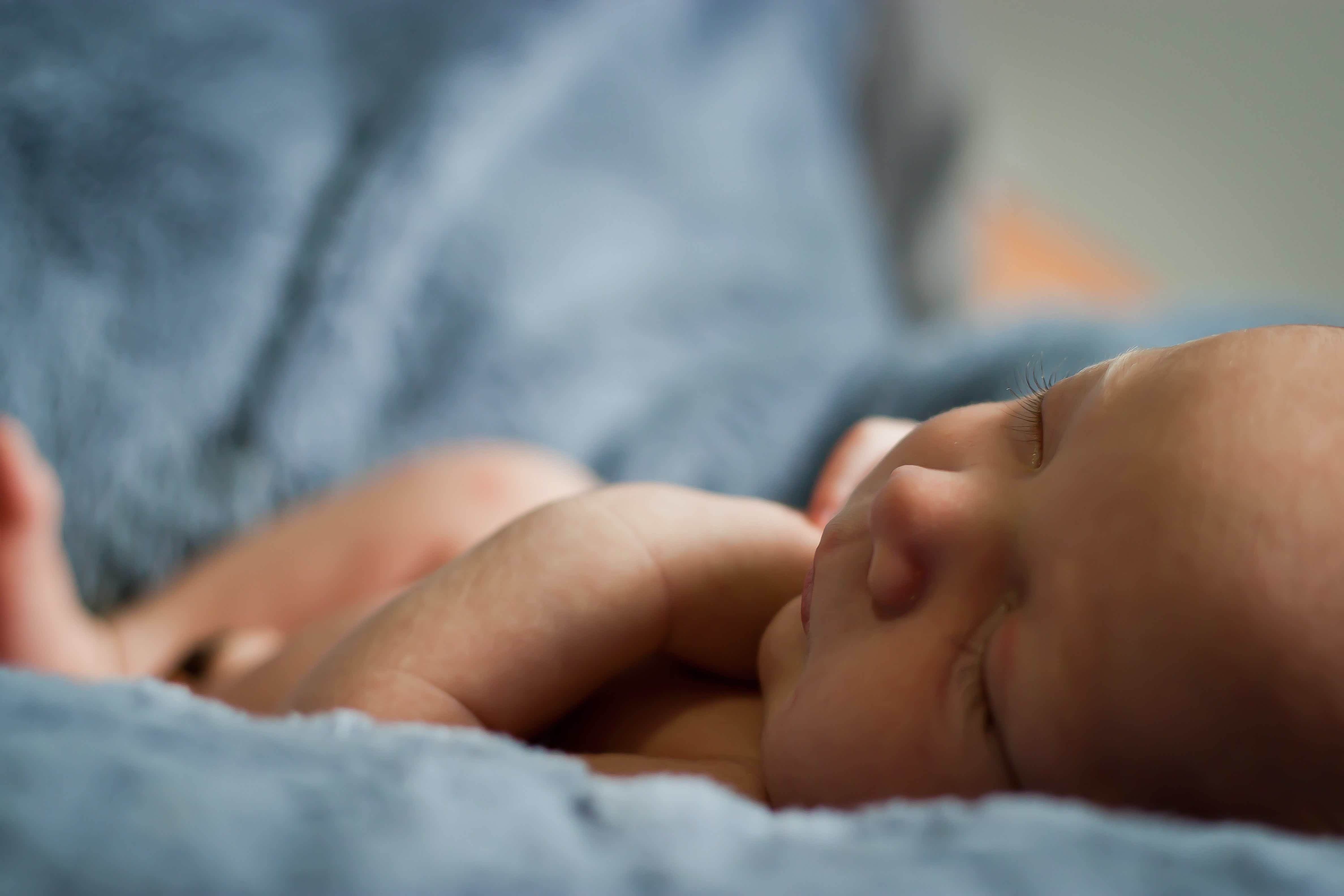 Comment soigner les croûtes de lait de mon bébé de trois mois ? 