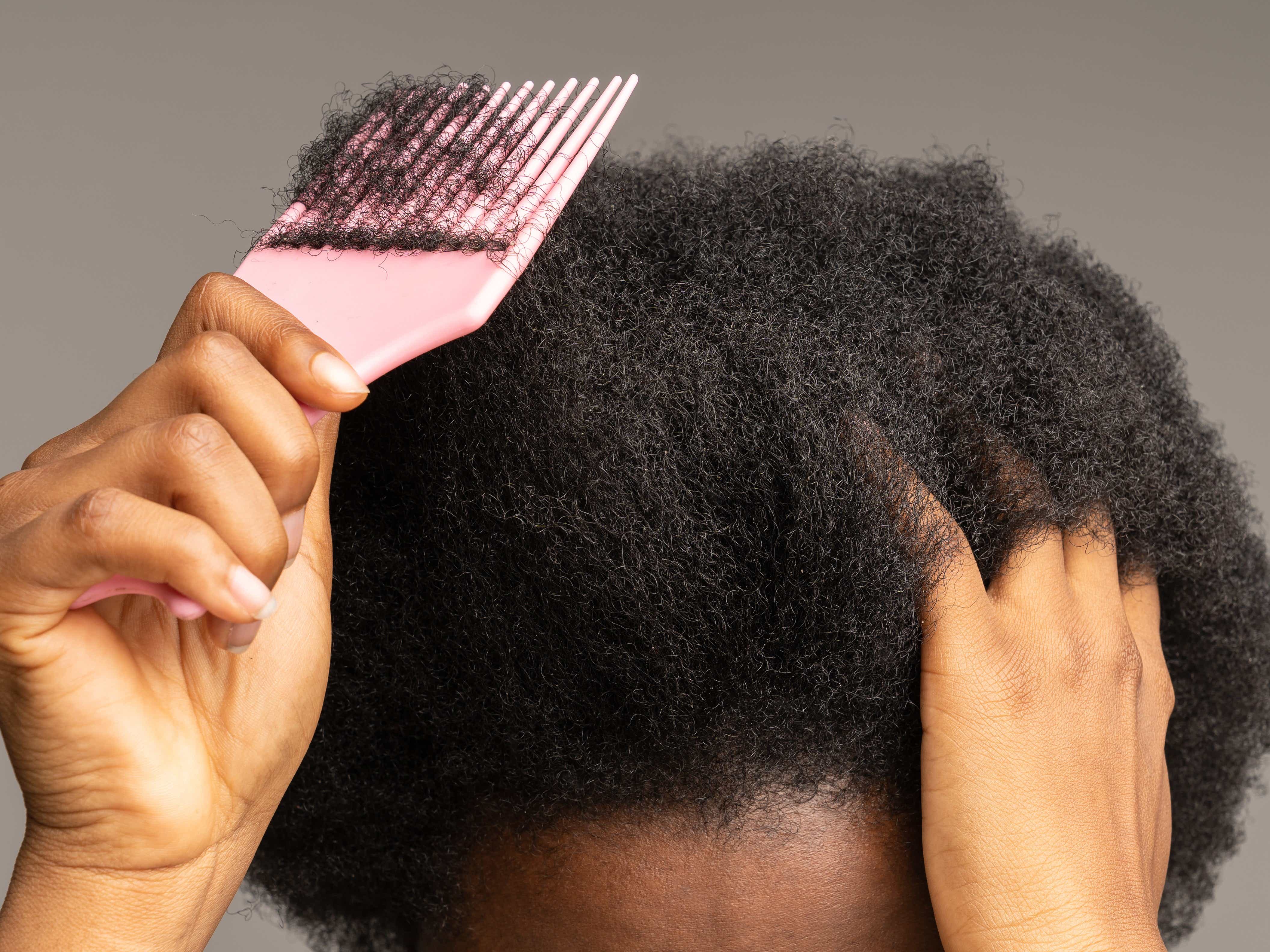 Peigne écaille pratique pour démêler vos cheveux