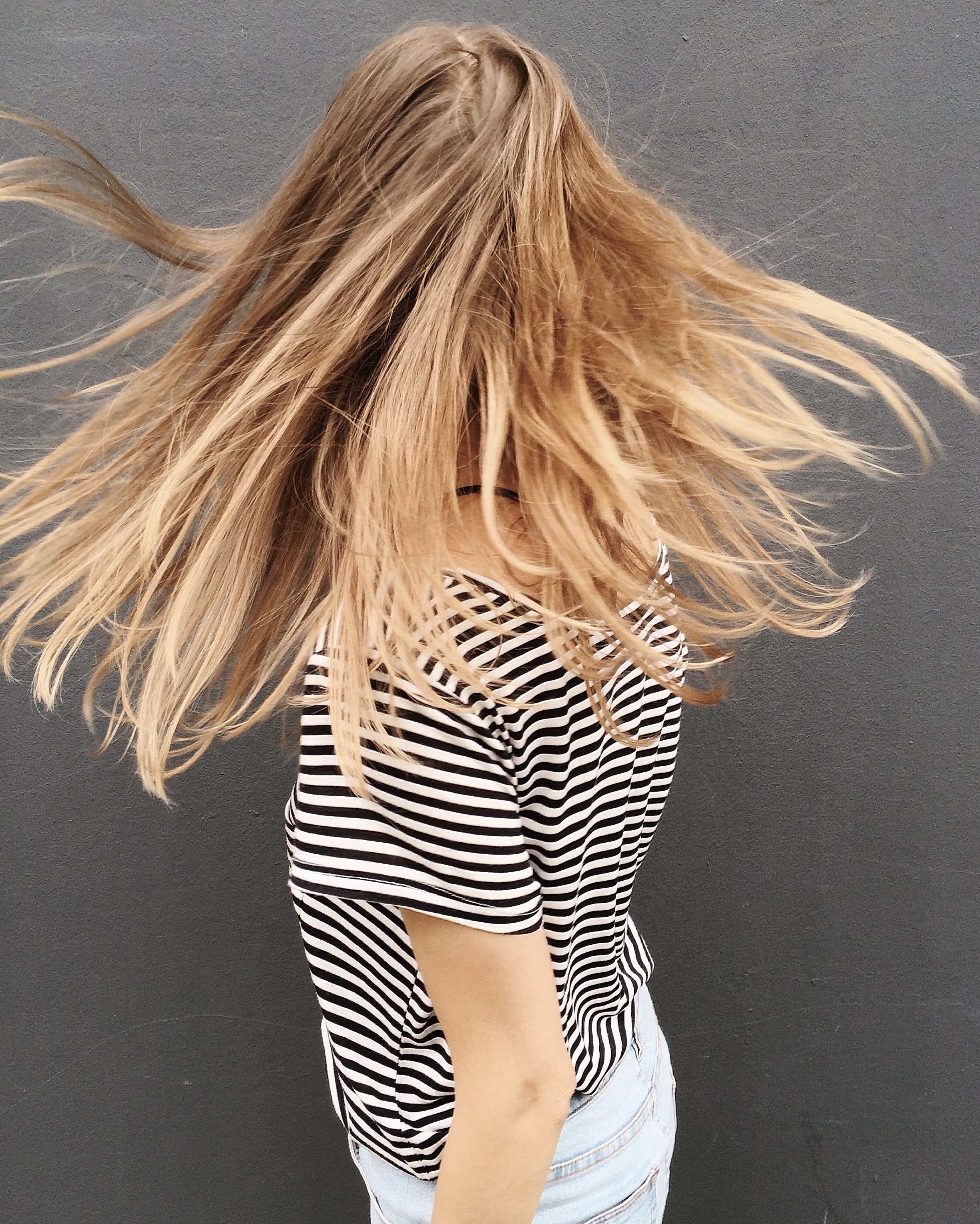 Comment renforcer les cheveux avec des shampooings et soins ?