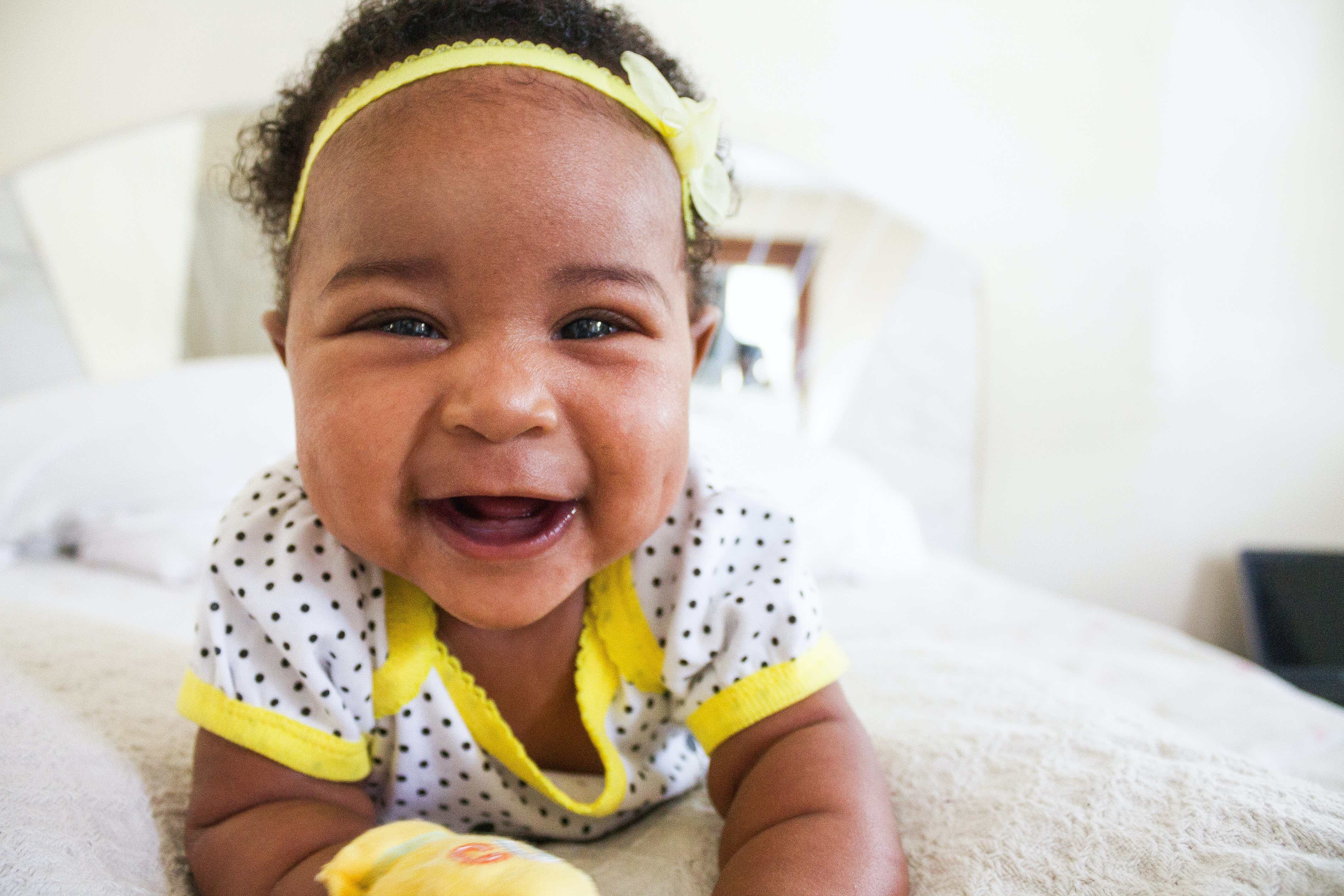 Poussée dentaire de bébé : tout savoir des dents de lait