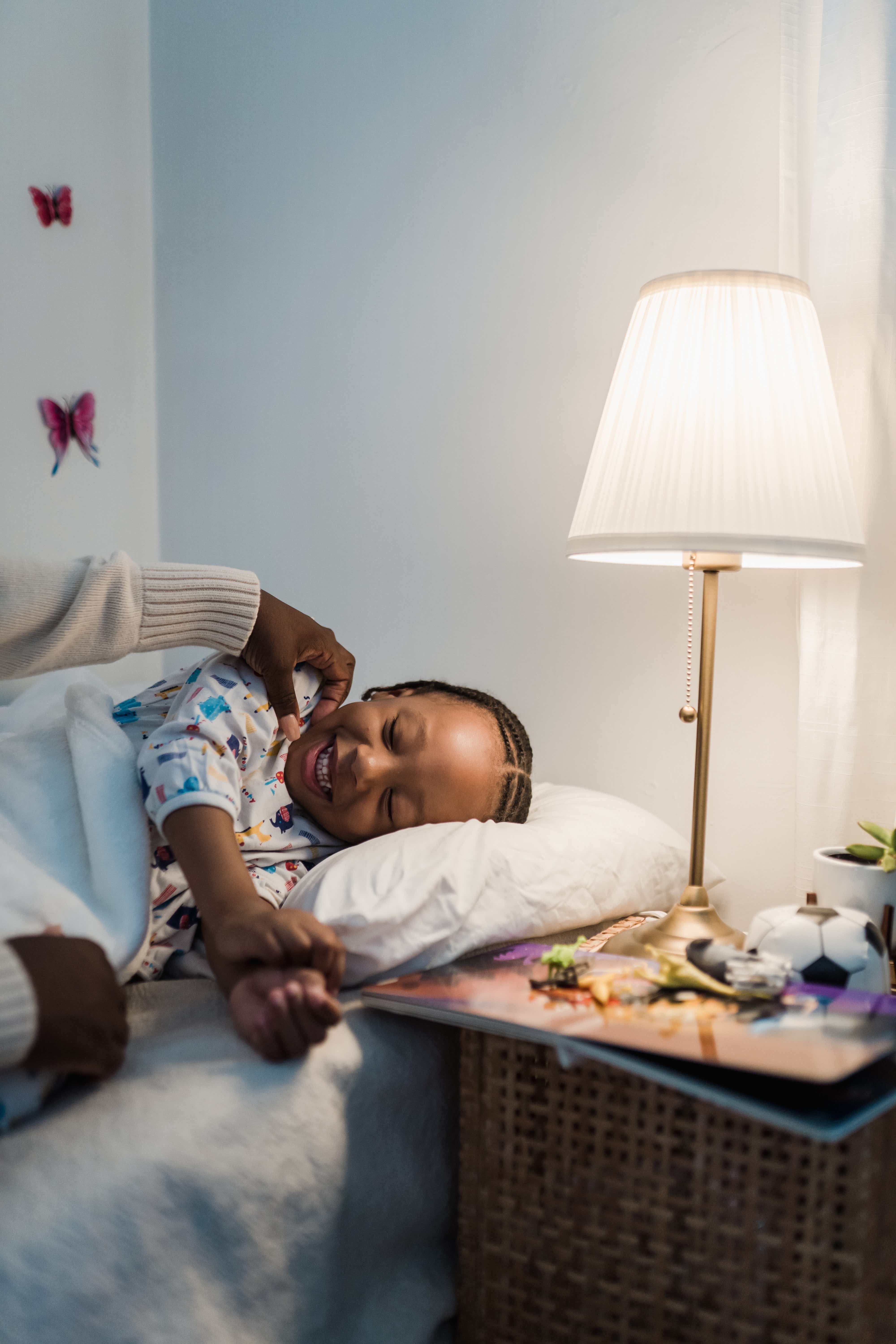 L’insomnie n’affecte pas seulement les adolescents ou les adultes. Les enfants et les bébés peuvent aussi avoir de nombreuses difficultés à trouver le sommeil et à avoir une nuit sans réveil nocturne. Découvrez nos conseils pour permettre aux enfants et aux nourrissons d’améliorer la qualité de leur sommeil.